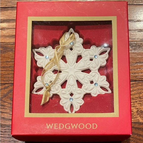 Vintage Wedgewood Porcelain and Blue Crystal Snowflake Ornament. - Picture 1 of 3